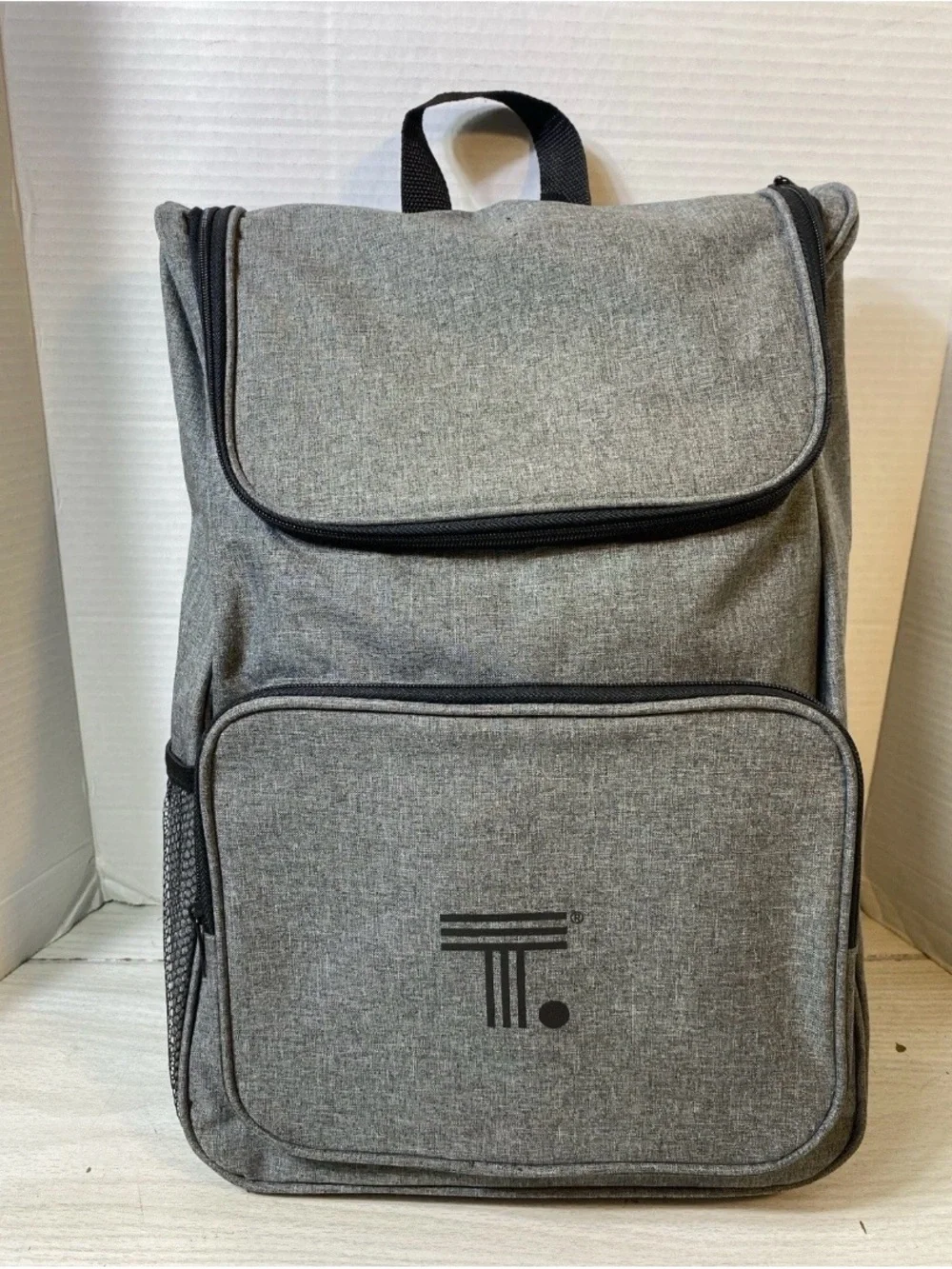Thule Gray Laptop Backpack Travel Casual Bookbag School Daypack Business T Logo